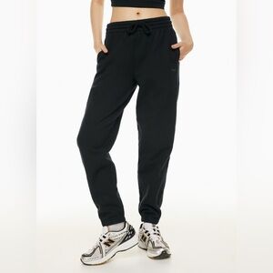 🚫SOLD🚫 Aritzia TNA boyfriend sweatpants - Black
